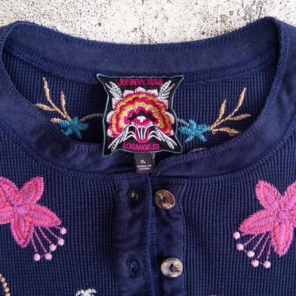 Johnny Was Sisa Navy Floral Embroidered Thermal Waffle Knit Henley Top, XL - Picture 4 of 9